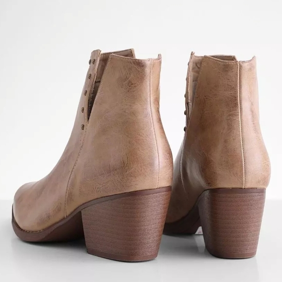 Dallas Ankle Boot - Picture 2 of 9